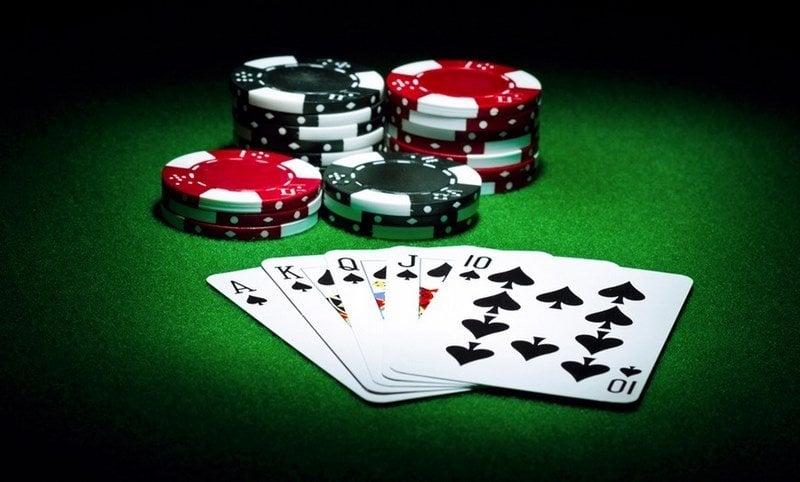 Ván cược Poker diễn ra với 4 vòng chi tiết